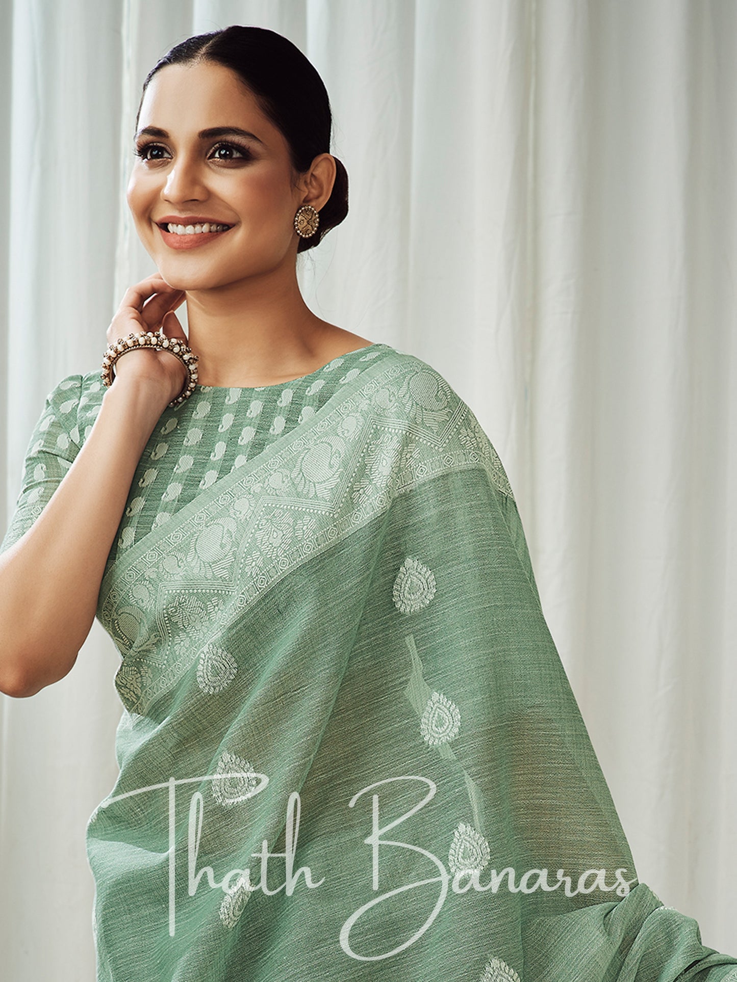 Turquoise green soft luckhnowi rich pallu linen saree.