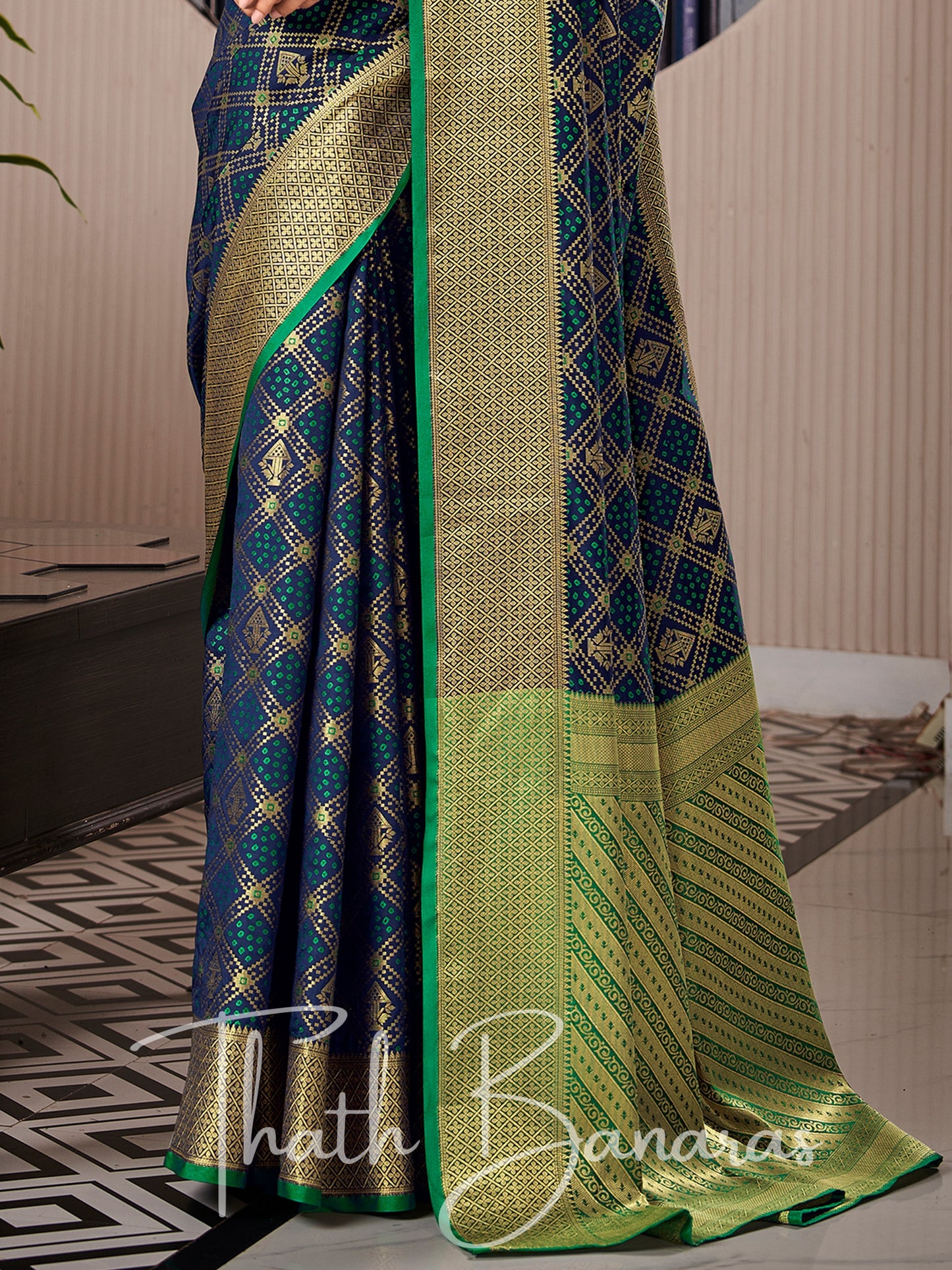 Midnight Jewel Green Handloom Patola Soft Silk Ceremonial Classic Saree