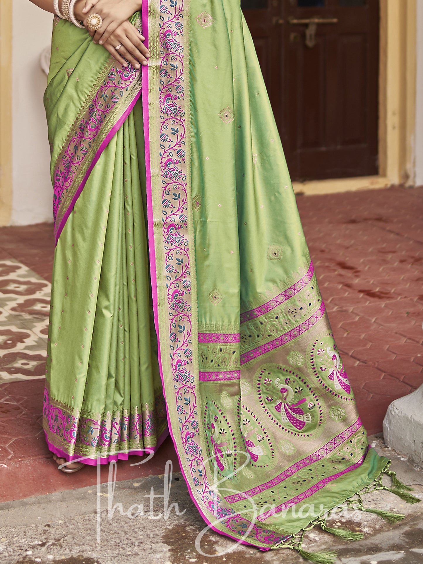 Green and pink Soft Silk Weaving with contrast Blouse and Designer Pallu